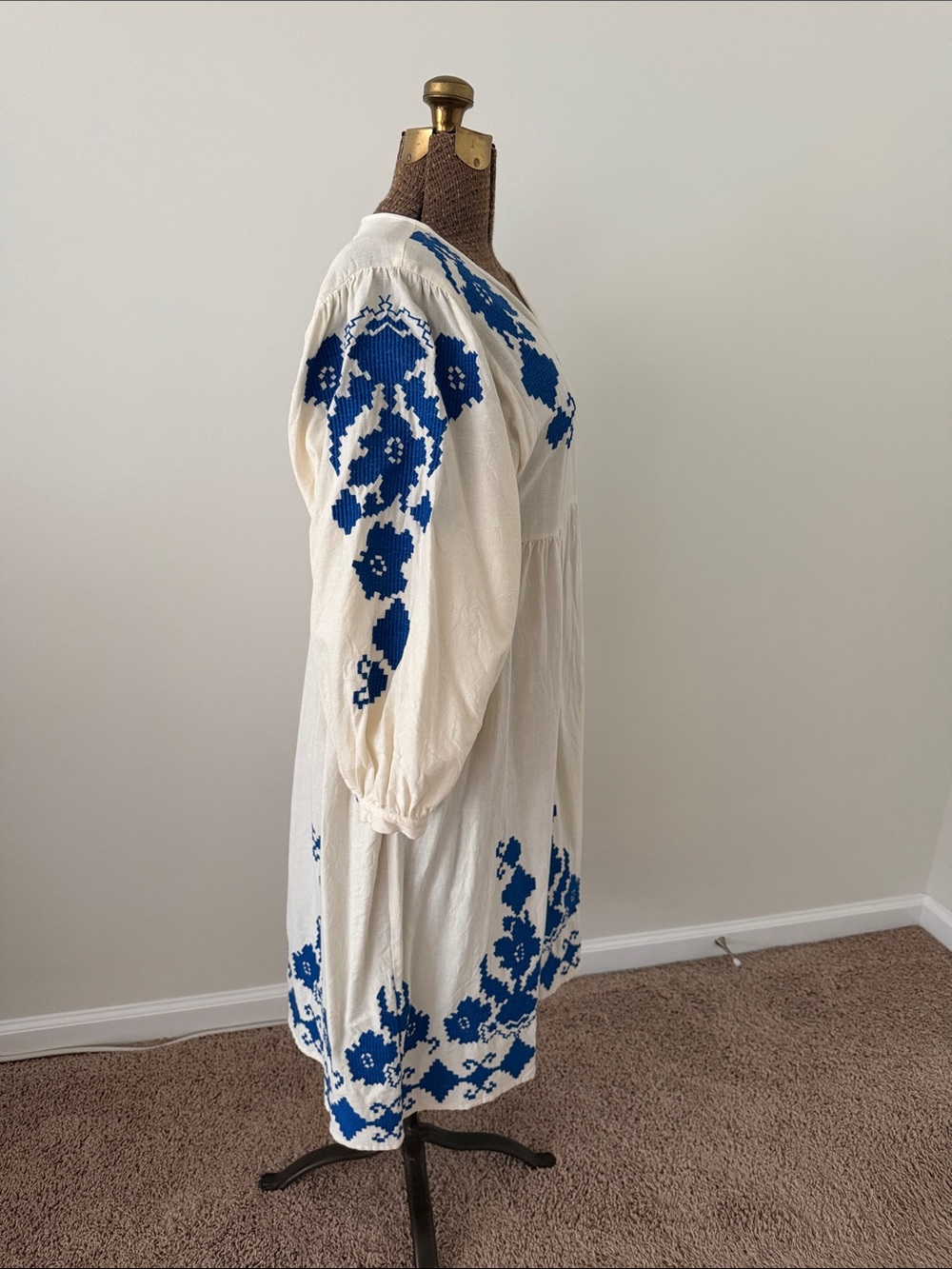 Velvet by Graham & Spencer White Midi Dress with Blue Embroidery - Picture 7 of 13